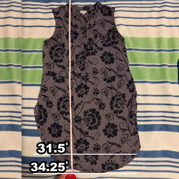 Lengthy Chiffon V-Neck Blouse - Picture 8 of 8